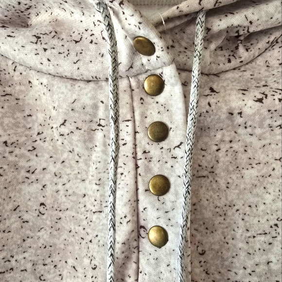 Yellowstone Sweatshirt - Picture 3 of 4